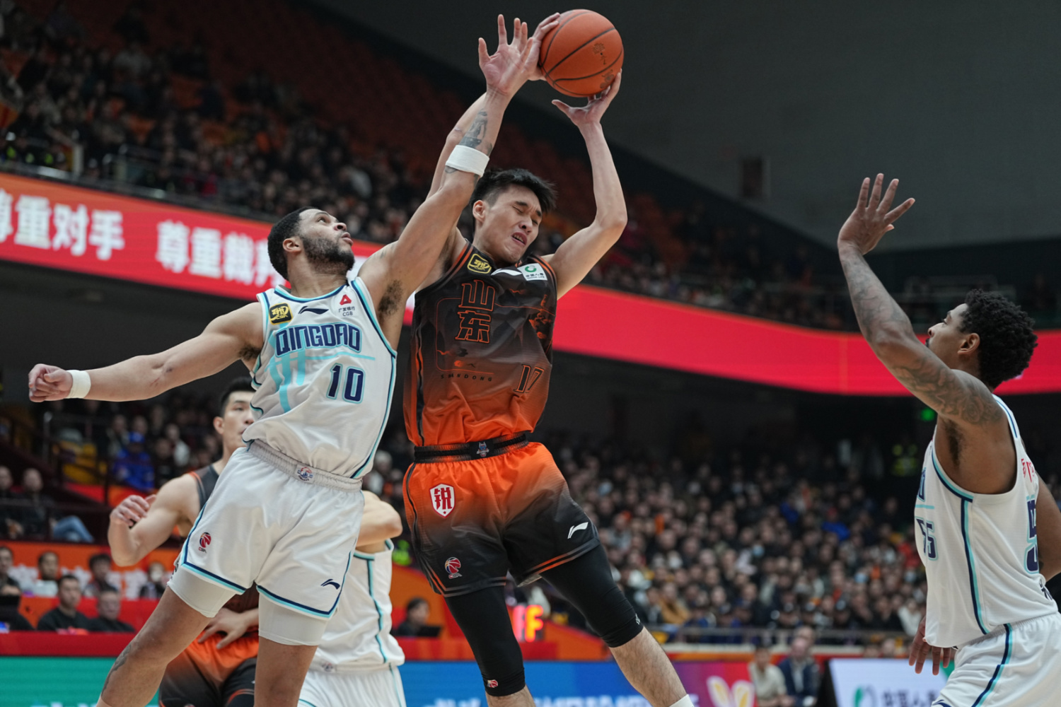 关于赛前体能课后，山东泰山战术微调备战CBA季后赛，质疑声仍在，更衣室氛围转暖的信息-开云正规网址